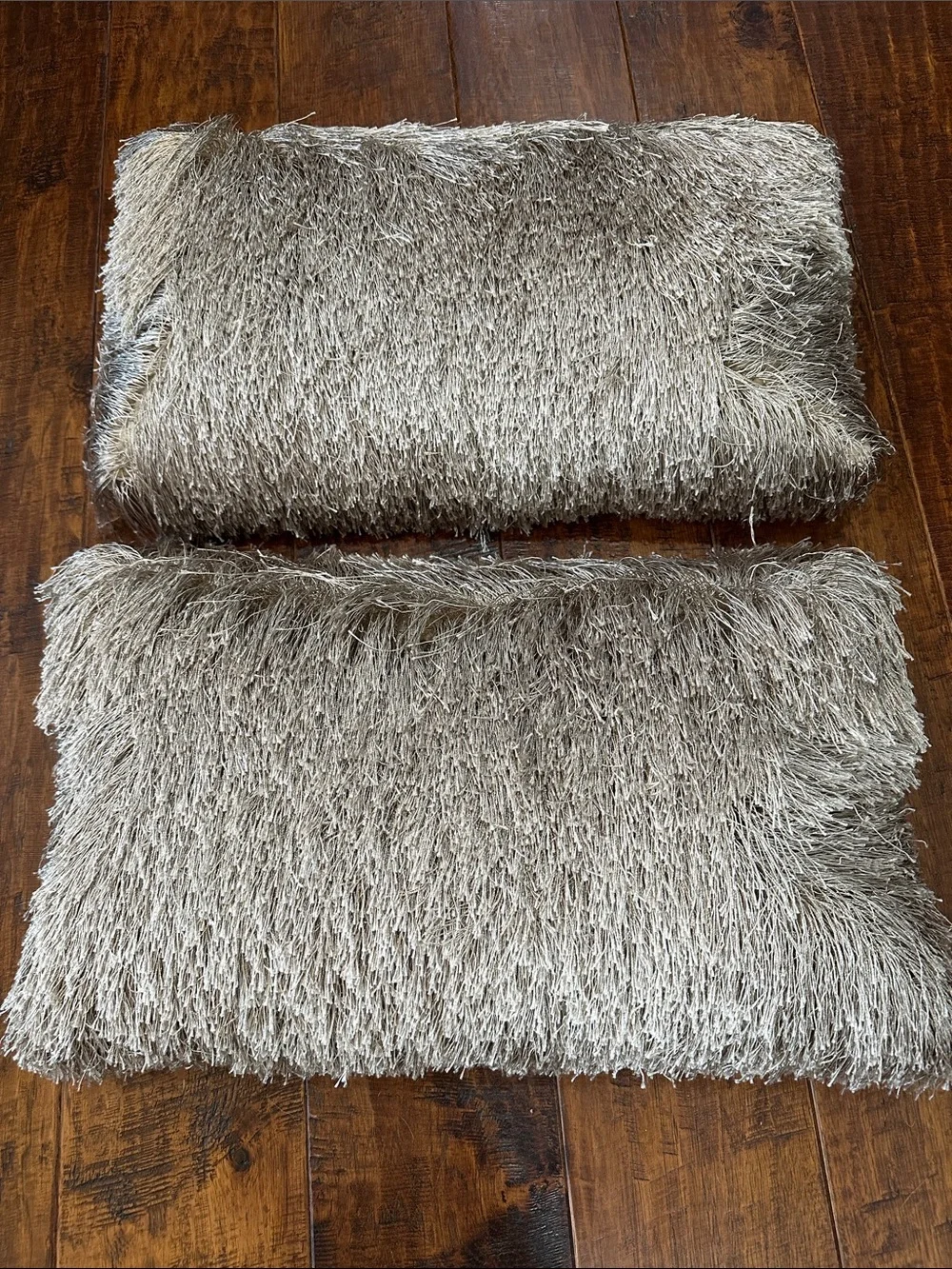 ✨ Set of 2 Safavieh Champagne Shag Decorative Accent Pillows in Champagne ✨